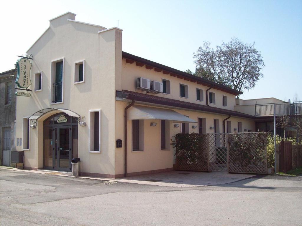 Residenza Stazione Bonferraro Bagian luar foto