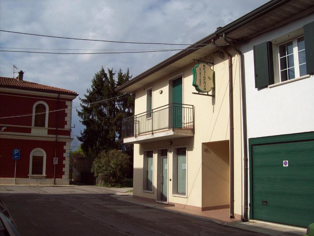 Residenza Stazione Bonferraro Bagian luar foto